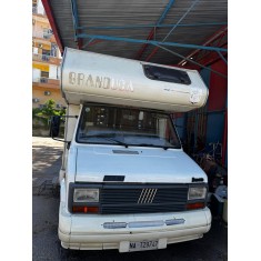 Camper mansardato usato Roller Team Granduca 62